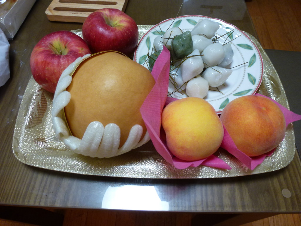 Chuseok delicacies (apples, pear, songpyeon [송편], and nectarines)